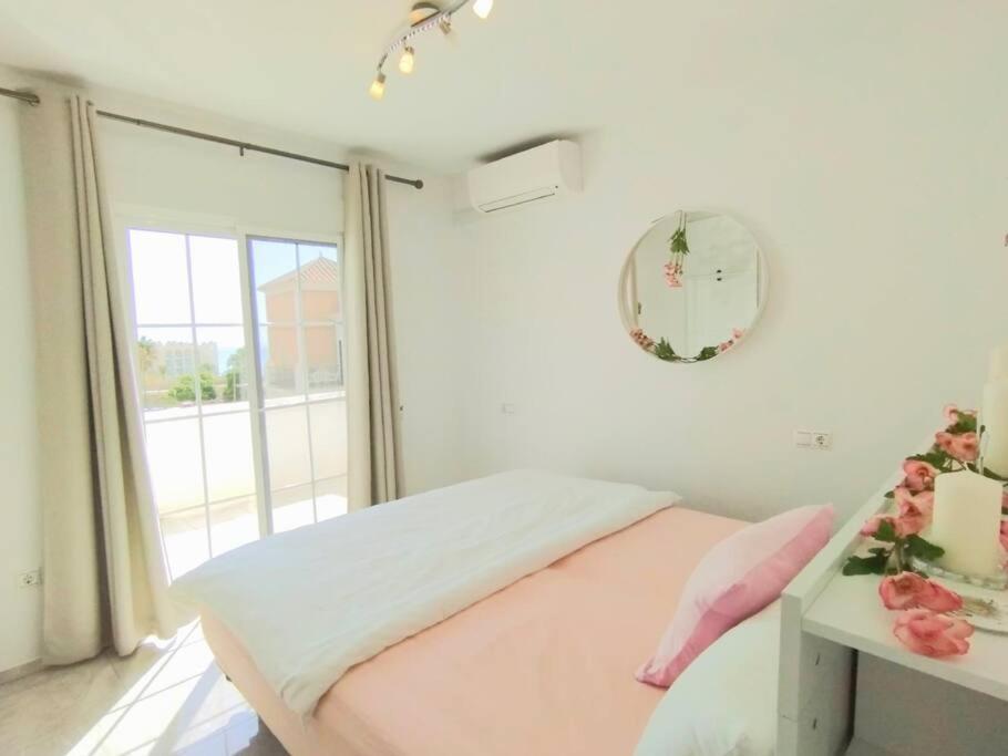 Beautiful 3 Bedroom Townhouse In Urb. Tropicana, Nerja Ngoại thất bức ảnh