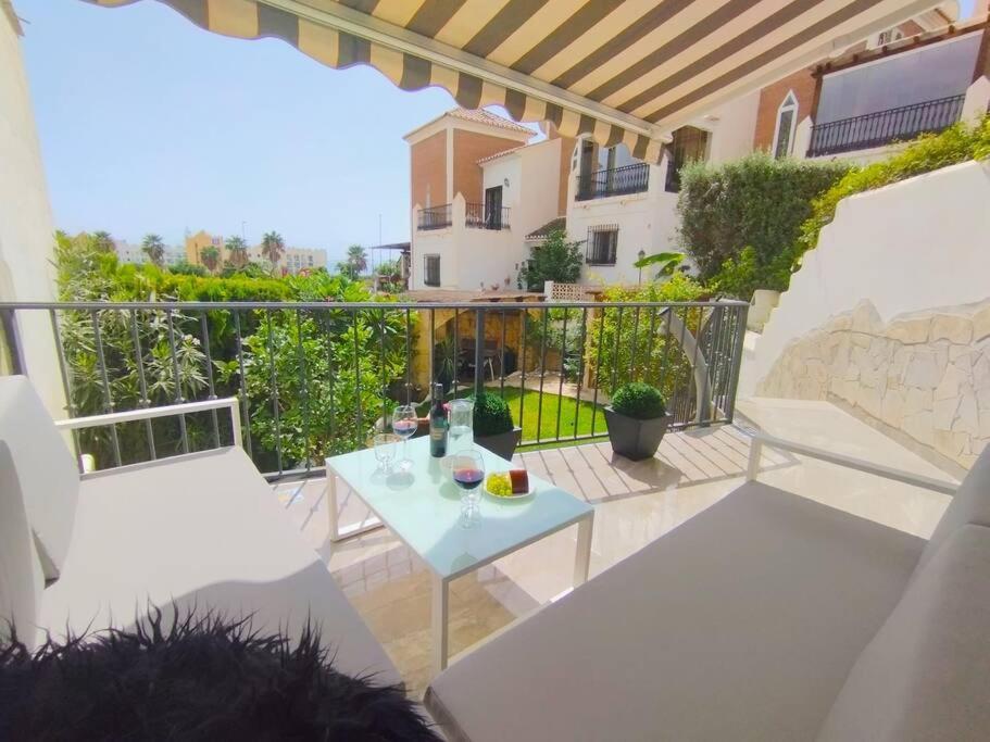 Beautiful 3 Bedroom Townhouse In Urb. Tropicana, Nerja Ngoại thất bức ảnh